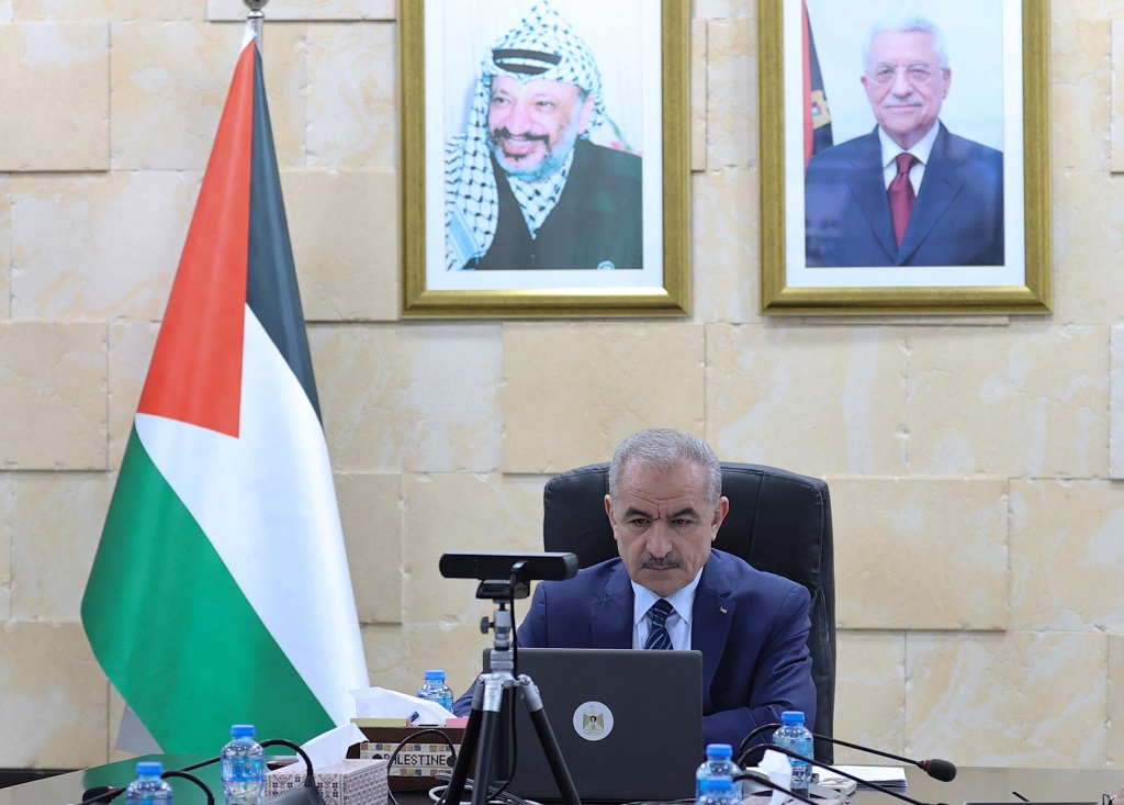 رئيس الوزراء محمد اشتية (صورة أرشيفية)